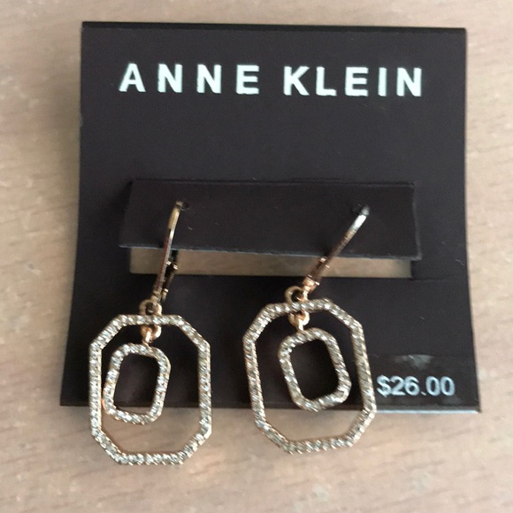 Earring - Picture 1 of 1